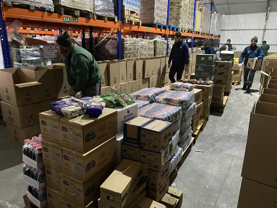 Deprem bölgesine yardım kampanyası başladı! İşte bölgede en çok ihtiyaç duyulan malzemeler ve yardım yapılacak adresler 5